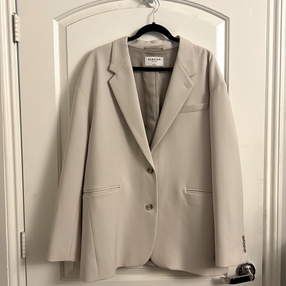 Aritzia Babaton Vogue Blazer, size 3, NWOT, matte pearl - Picture 10 of 11